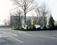 108424 Gezicht op het parkeerterrein van het Tuincentrum Overvecht (Gageldijk 3) te Utrecht.